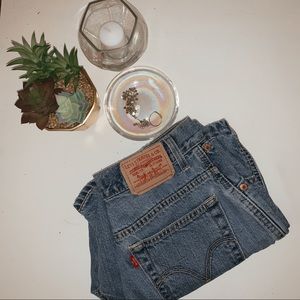 Vintage 𝐋𝐞𝐯𝐢 ’𝐬 Jean shorts
